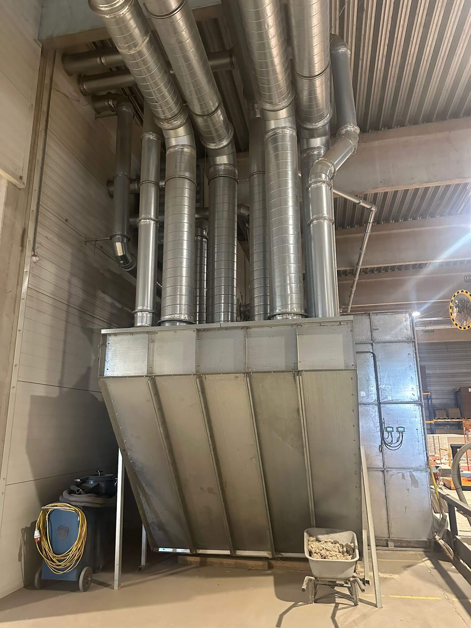 Lufteinlassadapter am Filter – CK AirTechnik führt staub- und faserbeladene Luft gezielt in das Absaugsystem“