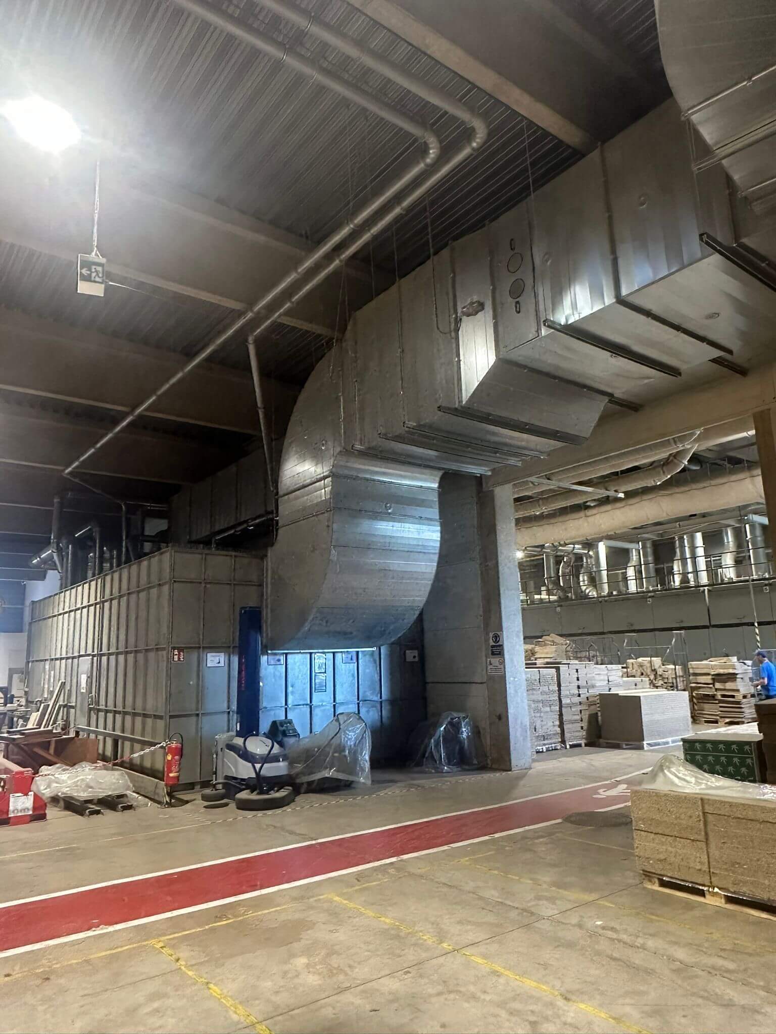 Staubfilter im Einsatz – CK AirTechnik sorgt für kontrollierte Luftführung und saubere Bedingungen bei der Verarbeitung von Hanffasern