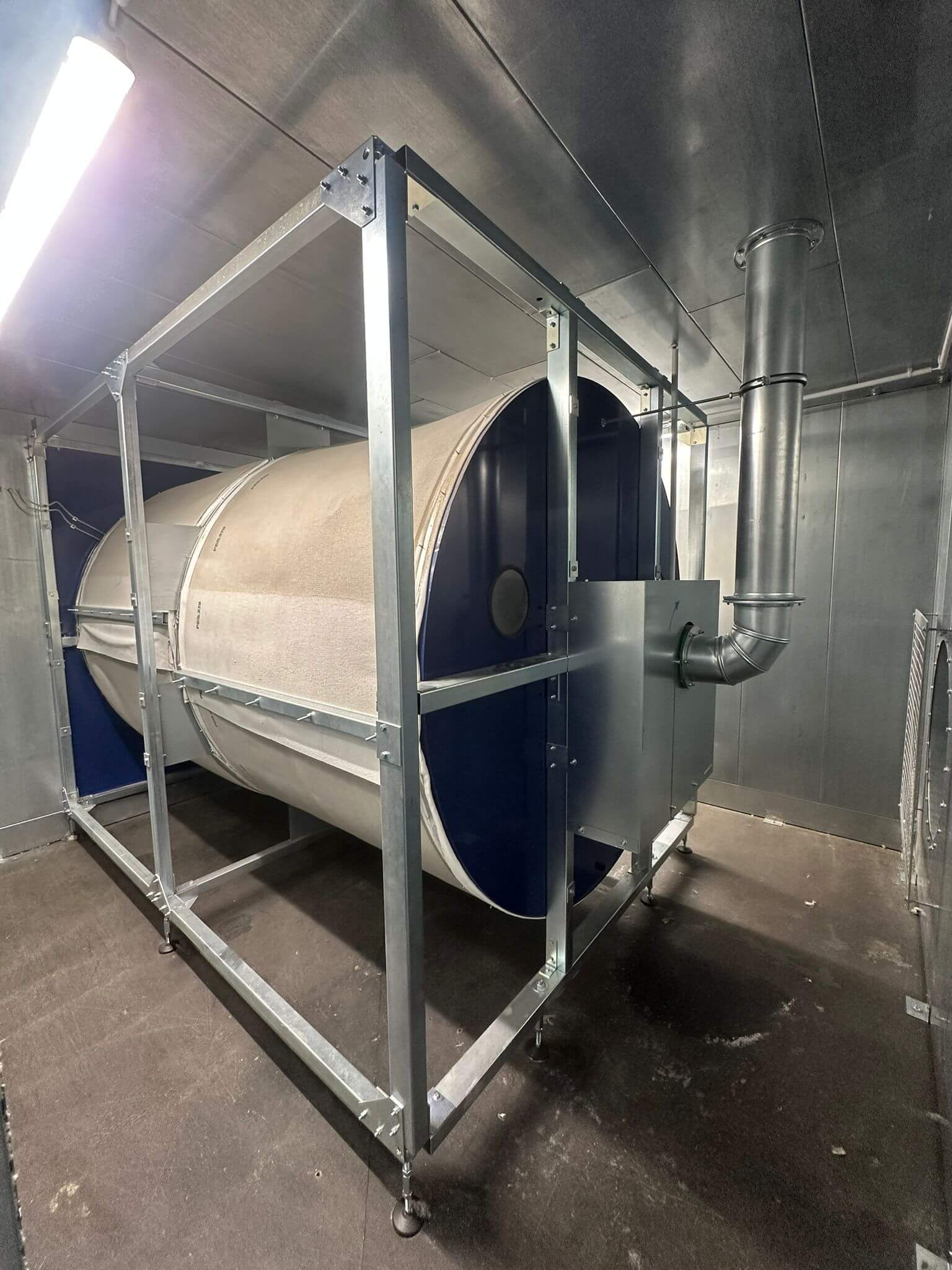 Dust collection system operating in corrugated cardboard facility